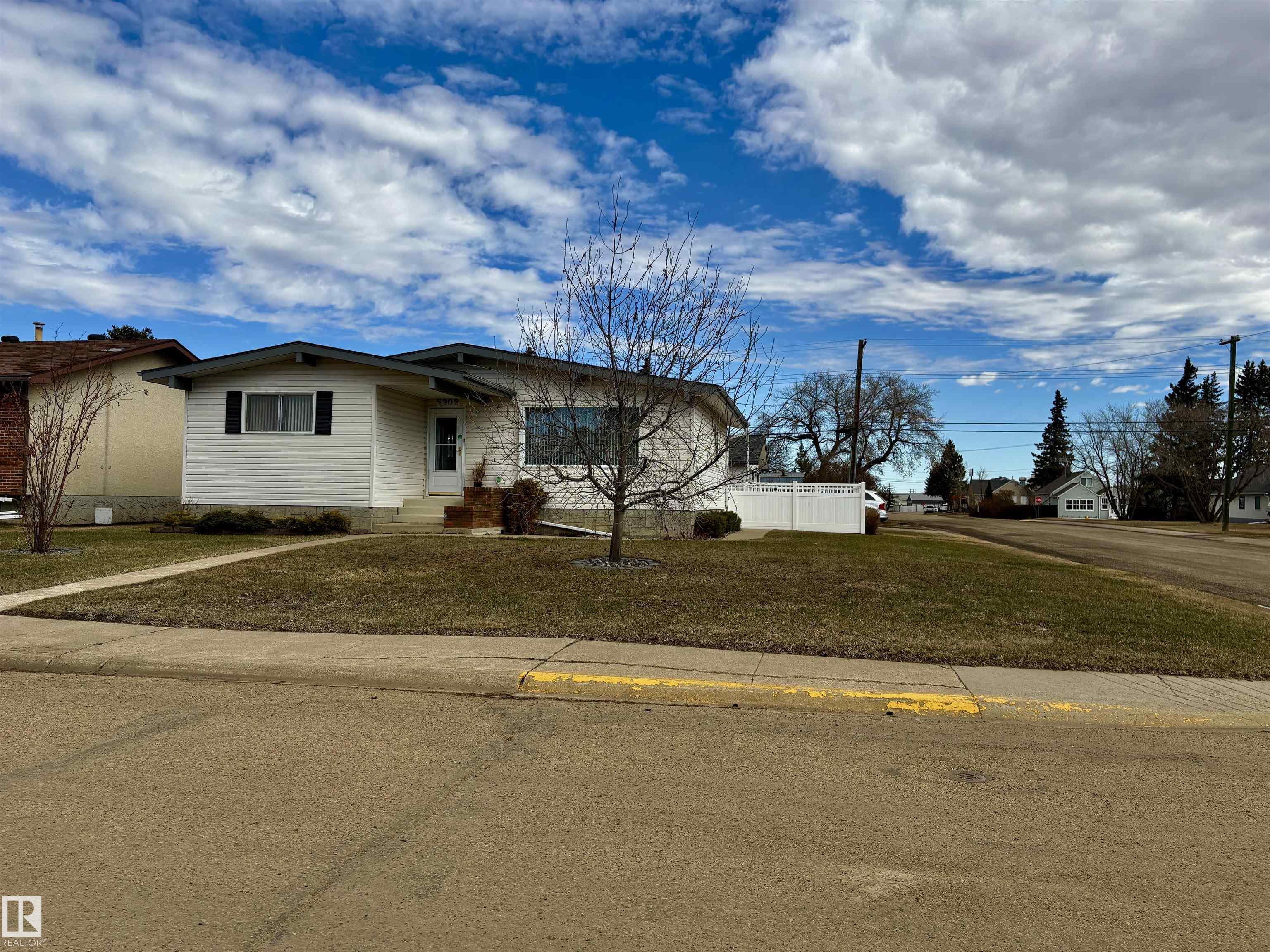 5302 48 Avenue, Vegreville, MLS® # E4483422