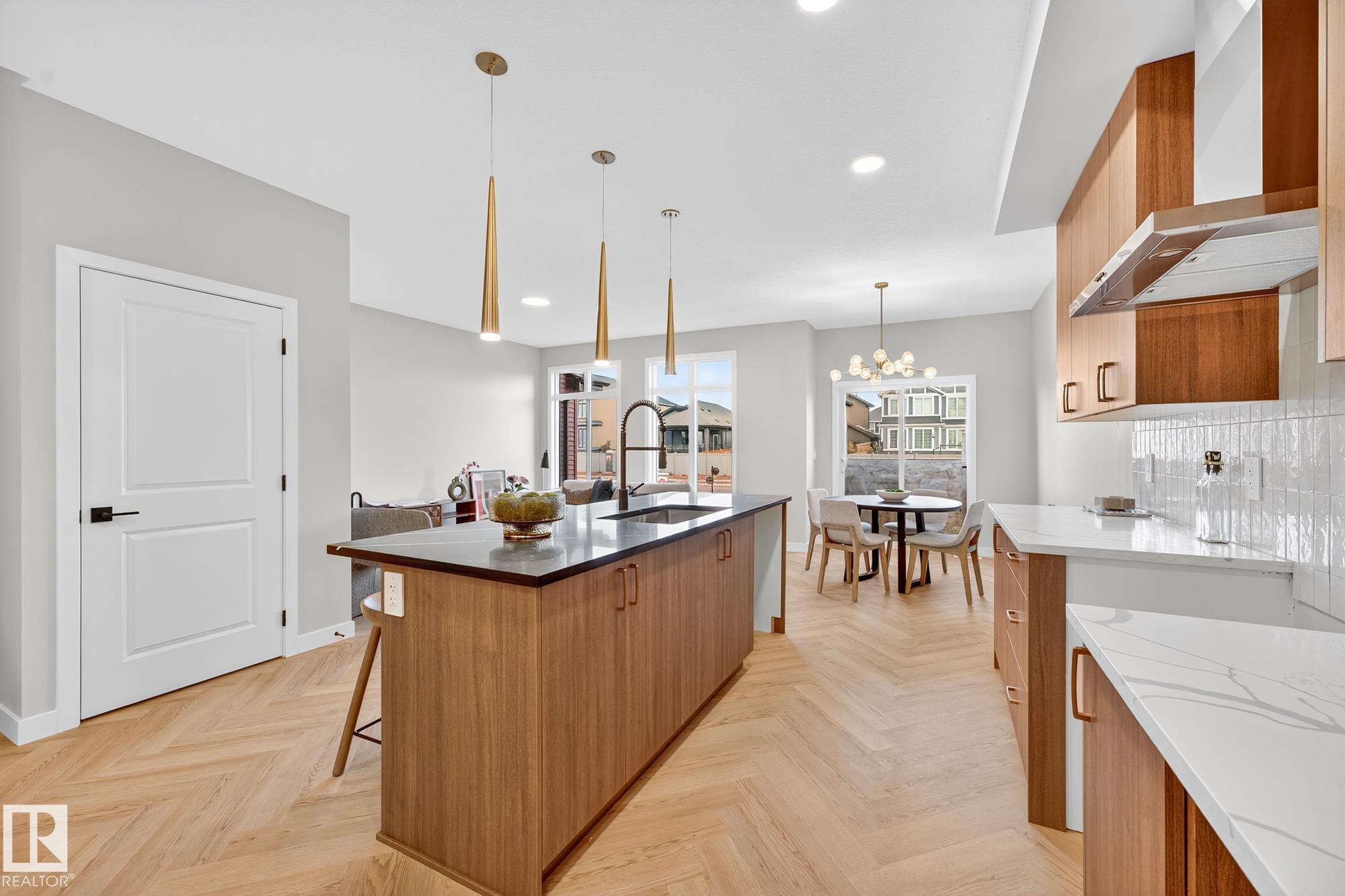 Real Estate Listing MLS E4484361