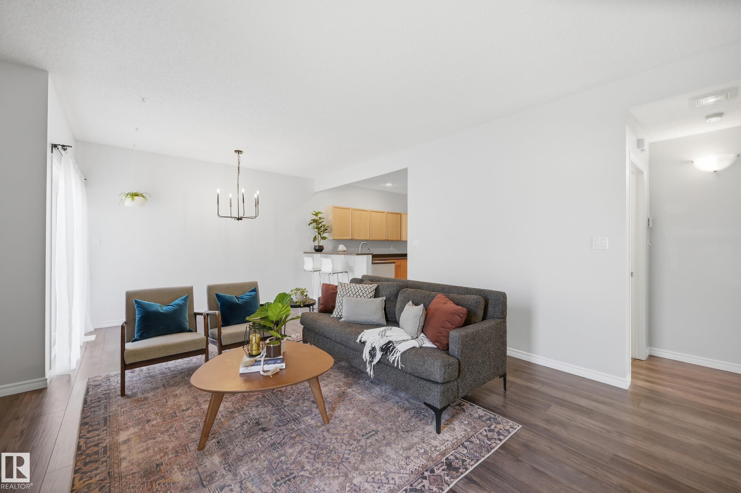 Real Estate Listing MLS E4484744