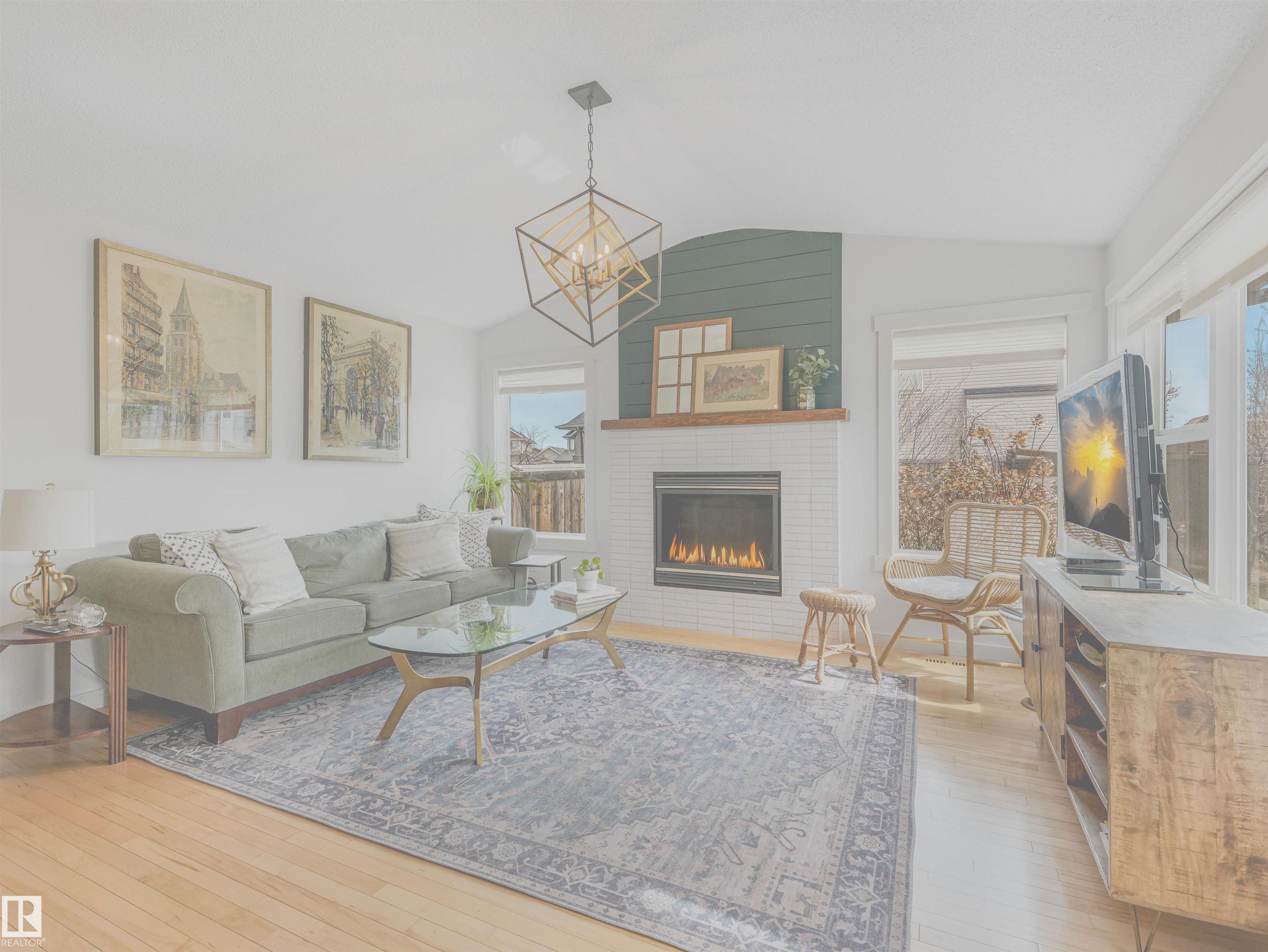 Real Estate Listing MLS E4486308