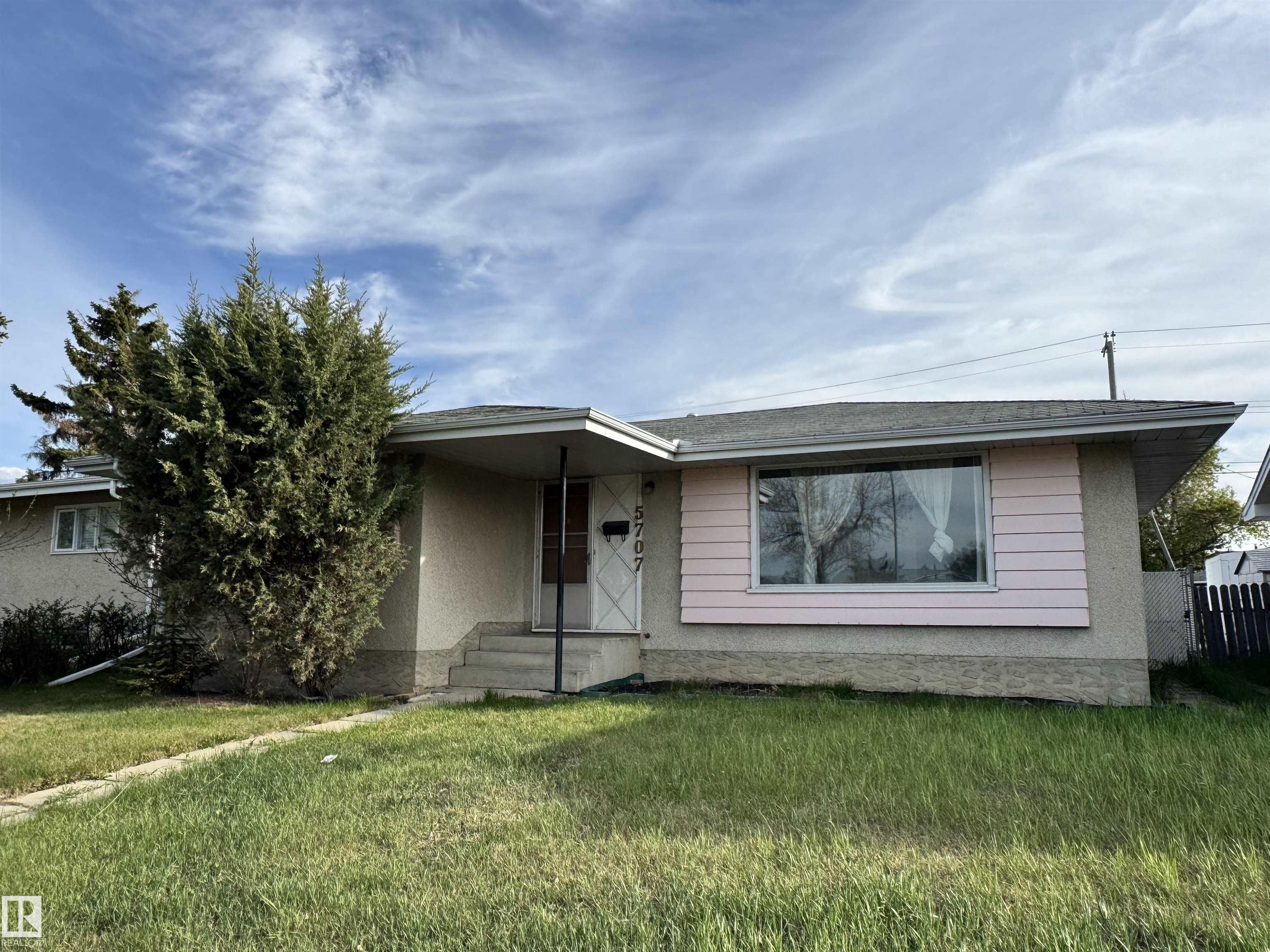 Real Estate Listing MLS E4489233