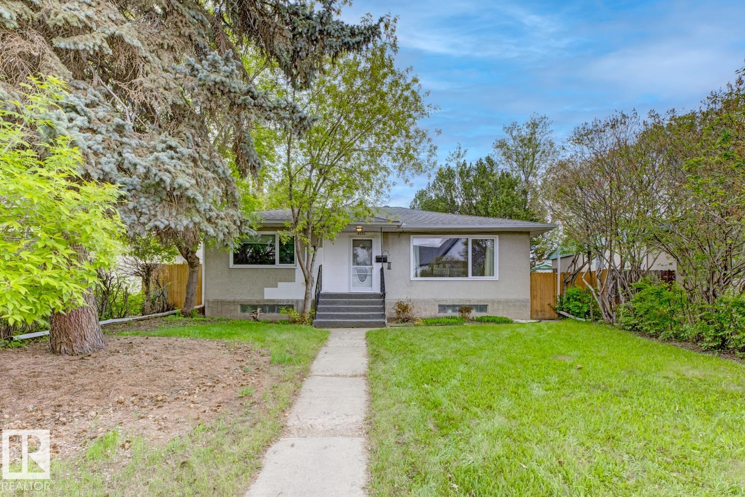 8754 Strathearn Drive Nw, Edmonton, MLS® # E4489825
