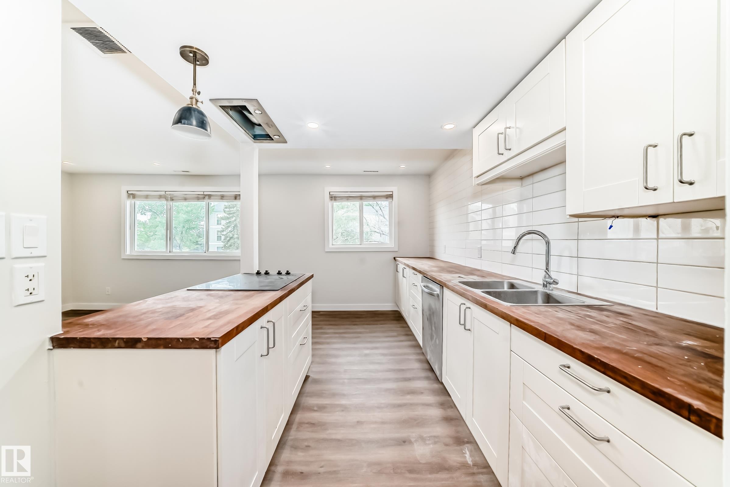 Real Estate Listing MLS E4490621
