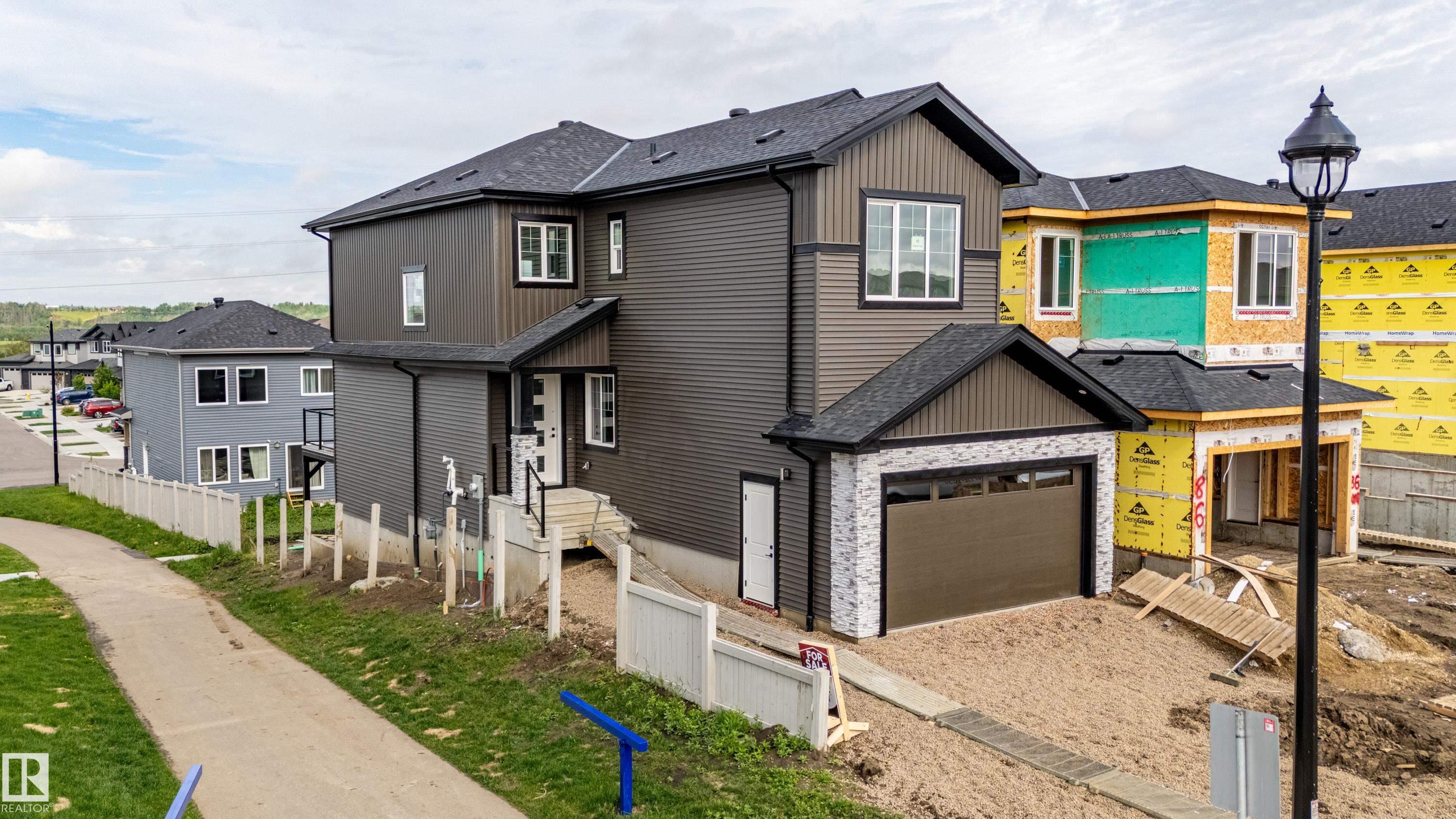 Real Estate Listing MLS E4492281