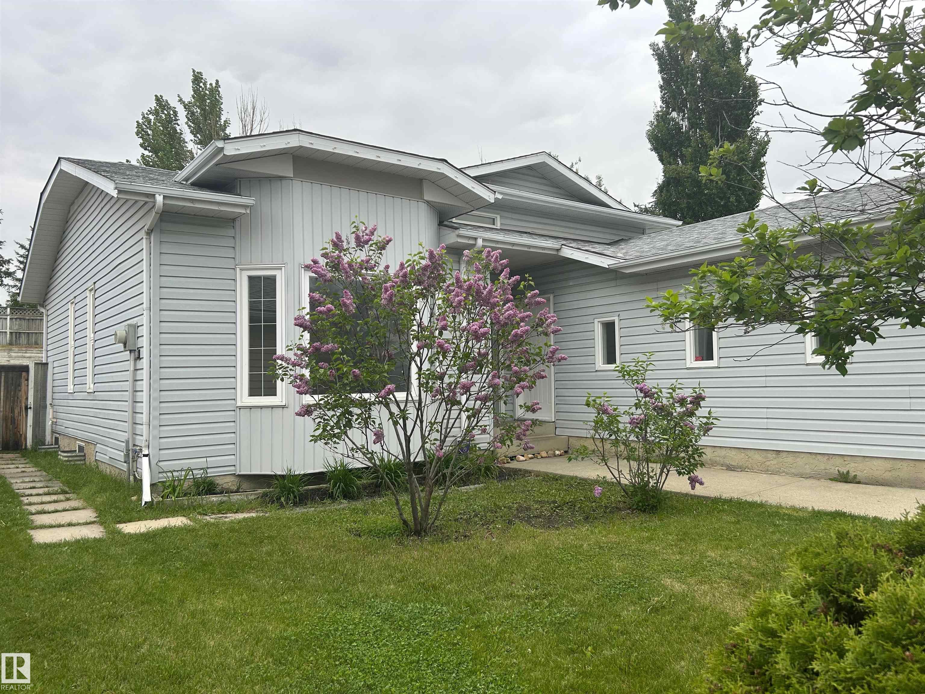 Real Estate Listing MLS E4492474