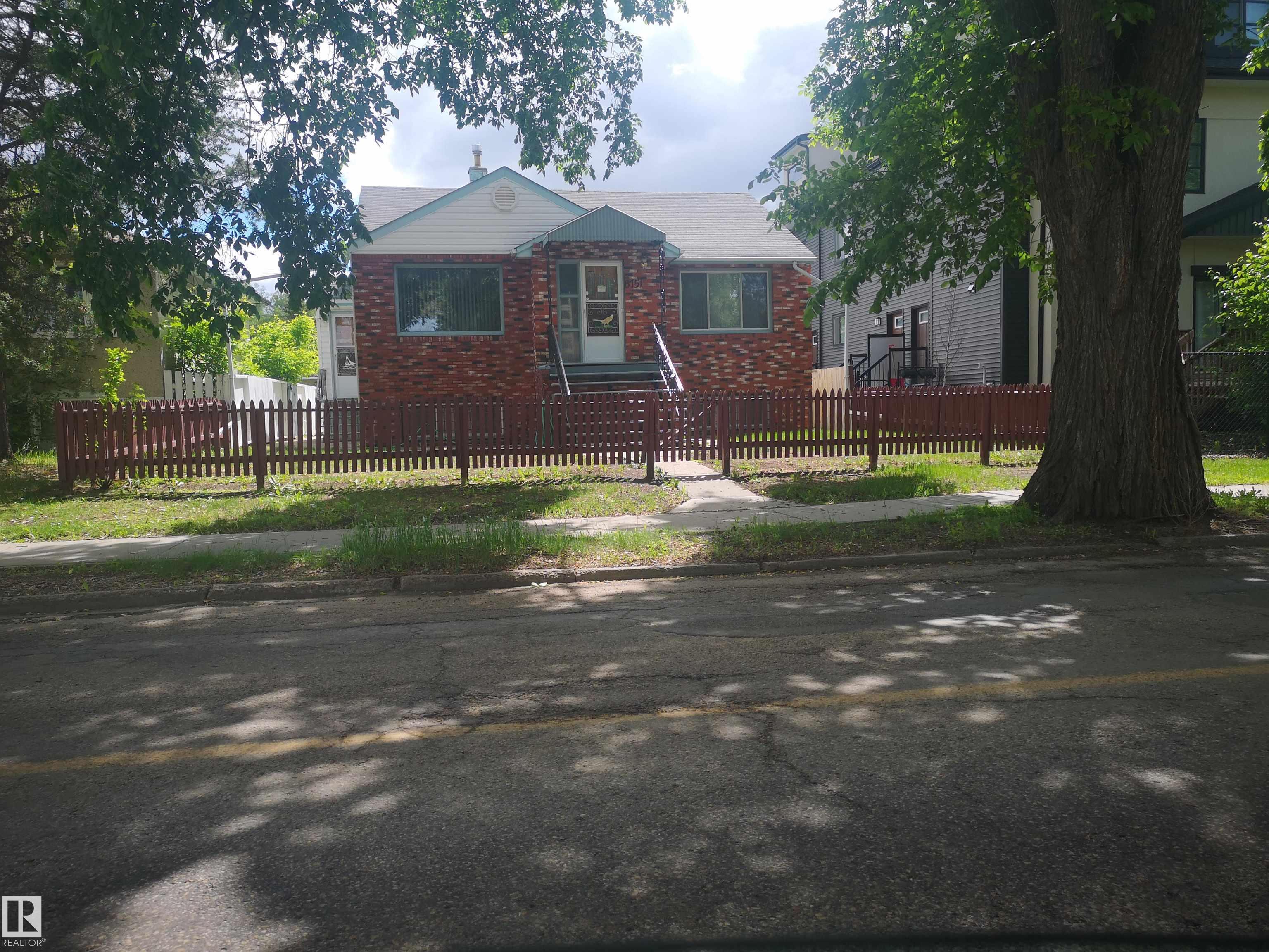 Real Estate Listing MLS E4494089