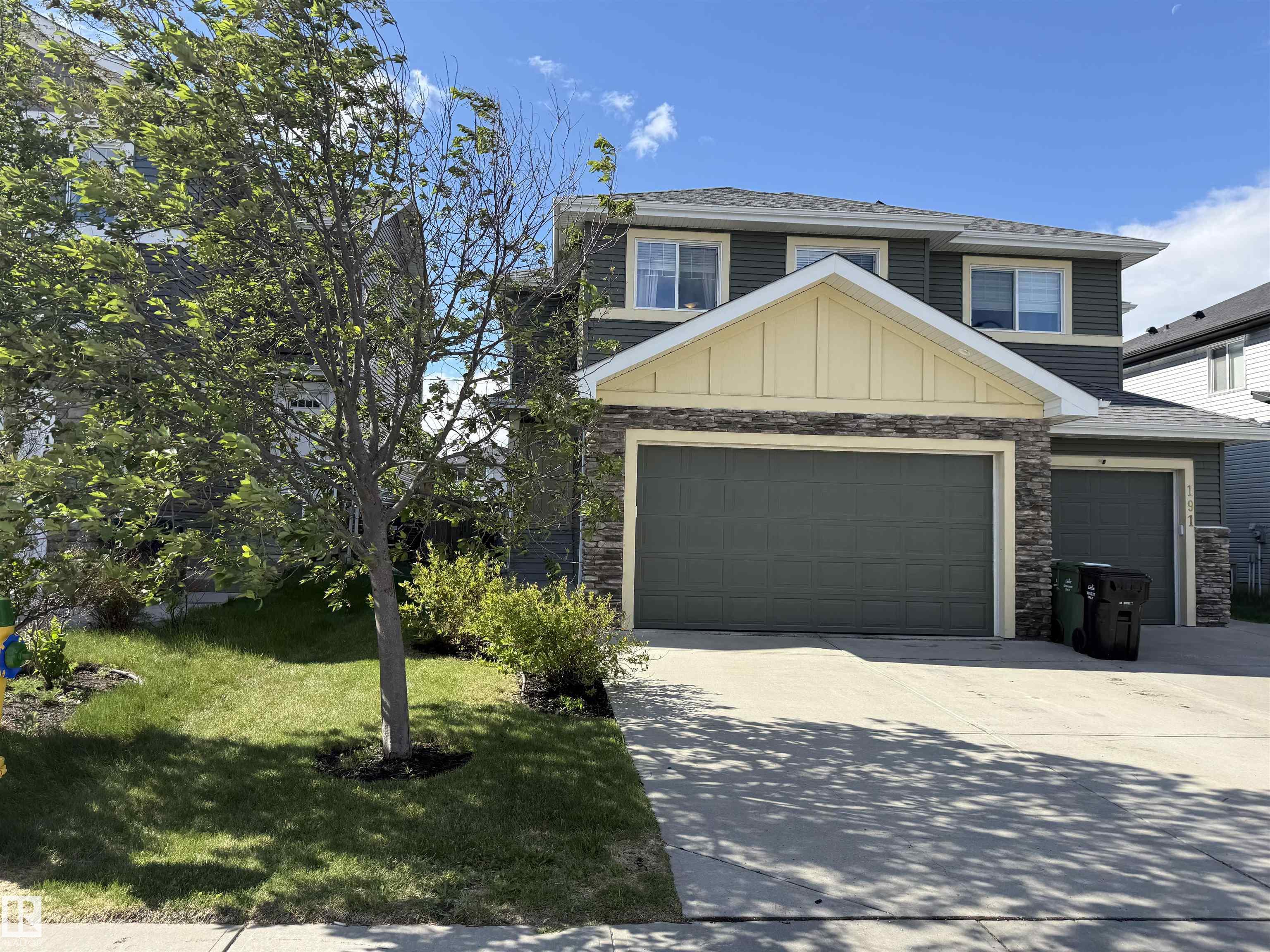 Real Estate Listing MLS E4495753