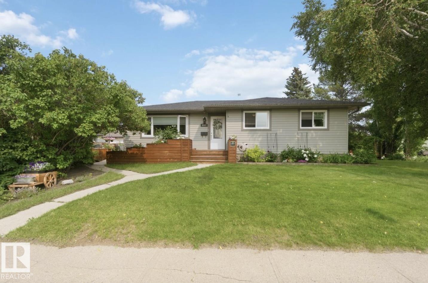 Real Estate Listing MLS E4498028