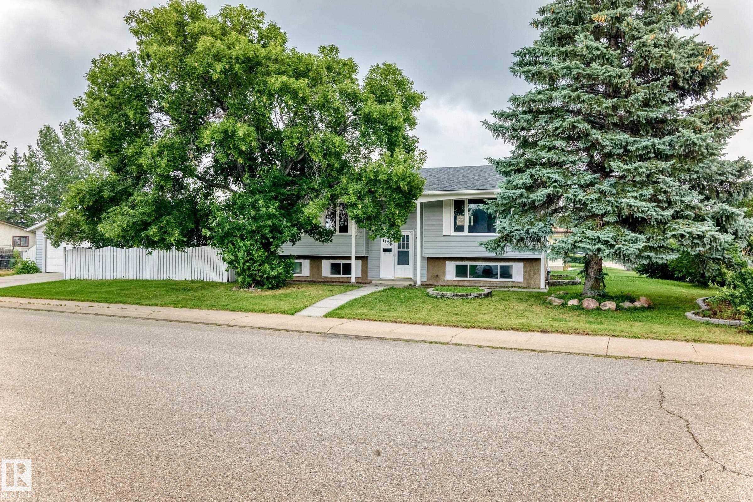 Real Estate Listing MLS E4500158