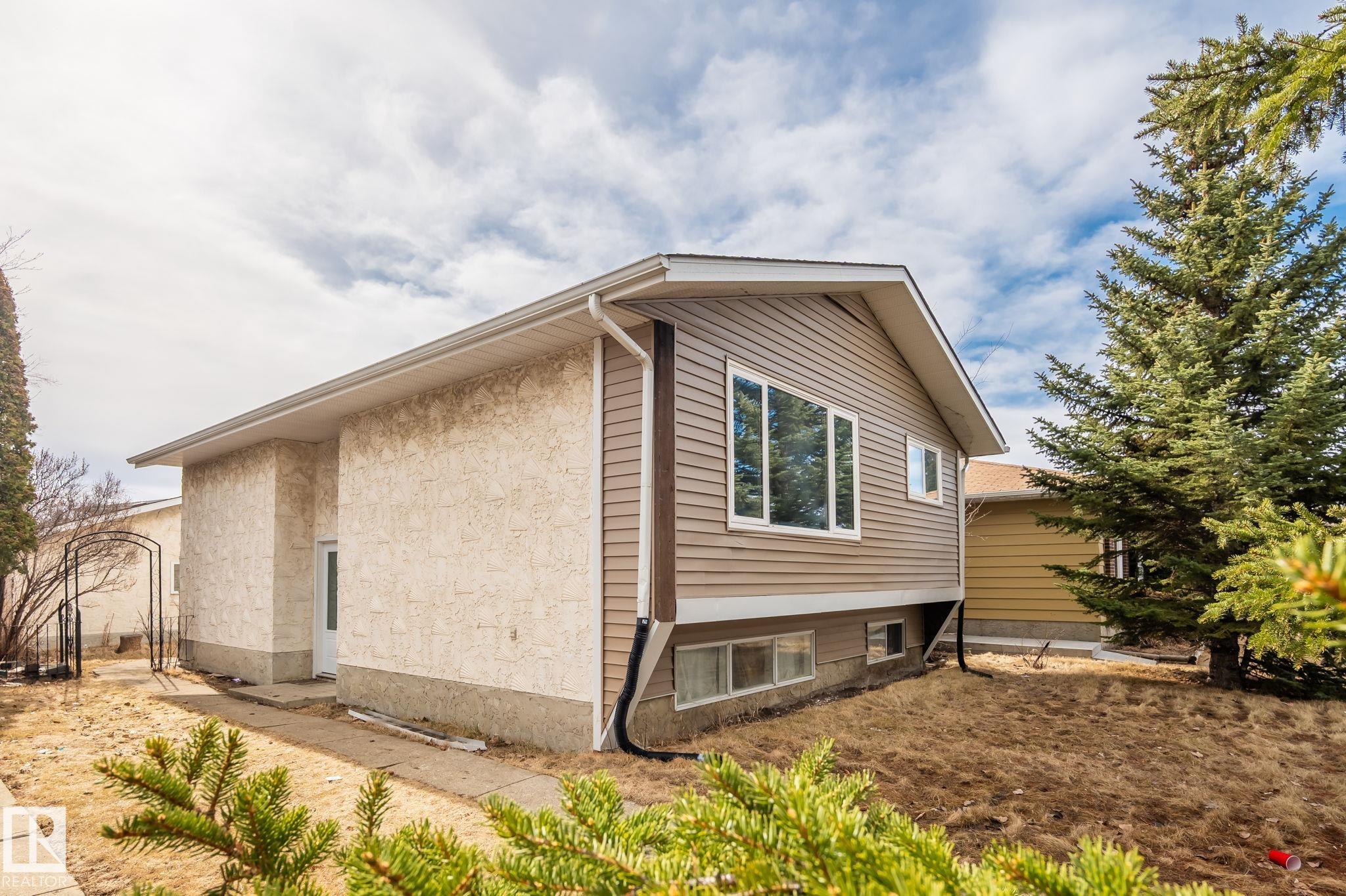 1566 Lakewood Road W Road W, Edmonton, MLS® # E4502252