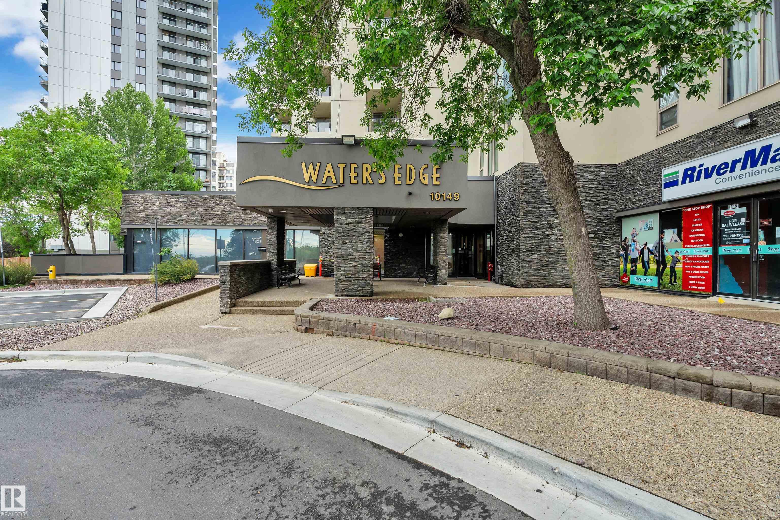 Real Estate Listing MLS E4504318