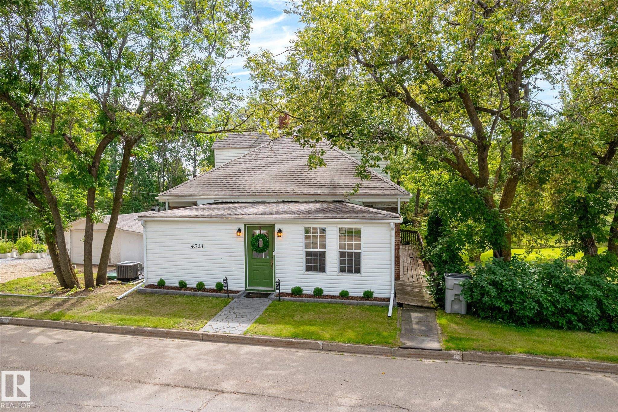4523 50 Avenue, Legal, MLS® # E4505818