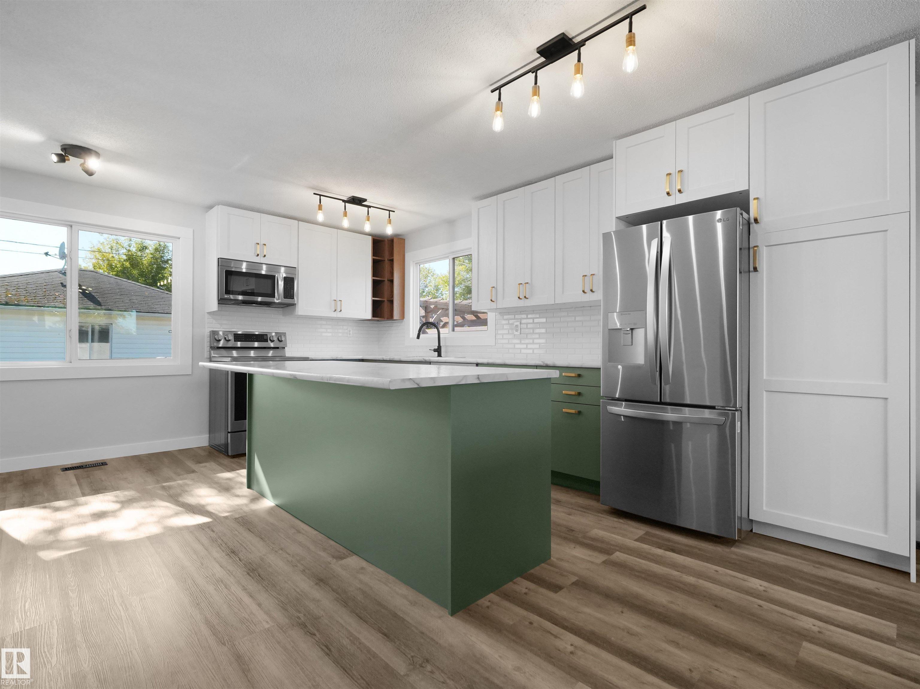 16 Thompson, Devon, MLS® # E4509436