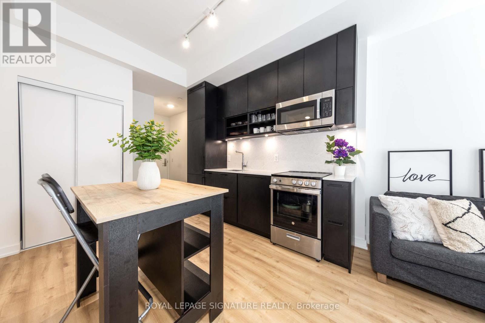 MLS® listing #28107918 for sale located at PH9 - 135 EAST LIBERTY STREET