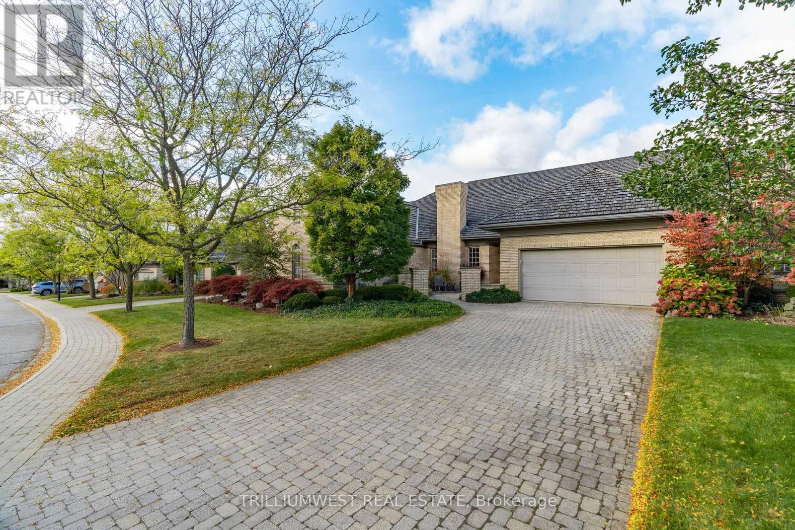 MLS® listing #28194484 for sale located at 9 - 260 DEER RIDGE DRIVE