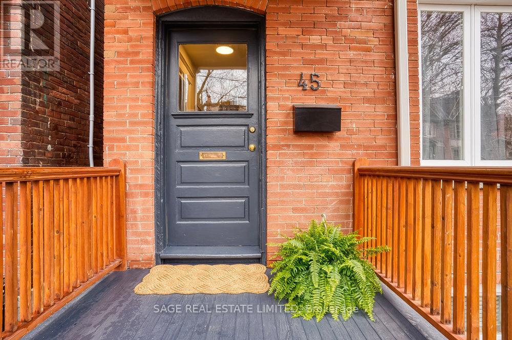 MLS® listing #28201716 for sale located at 45 PALMERSTON GARDENS