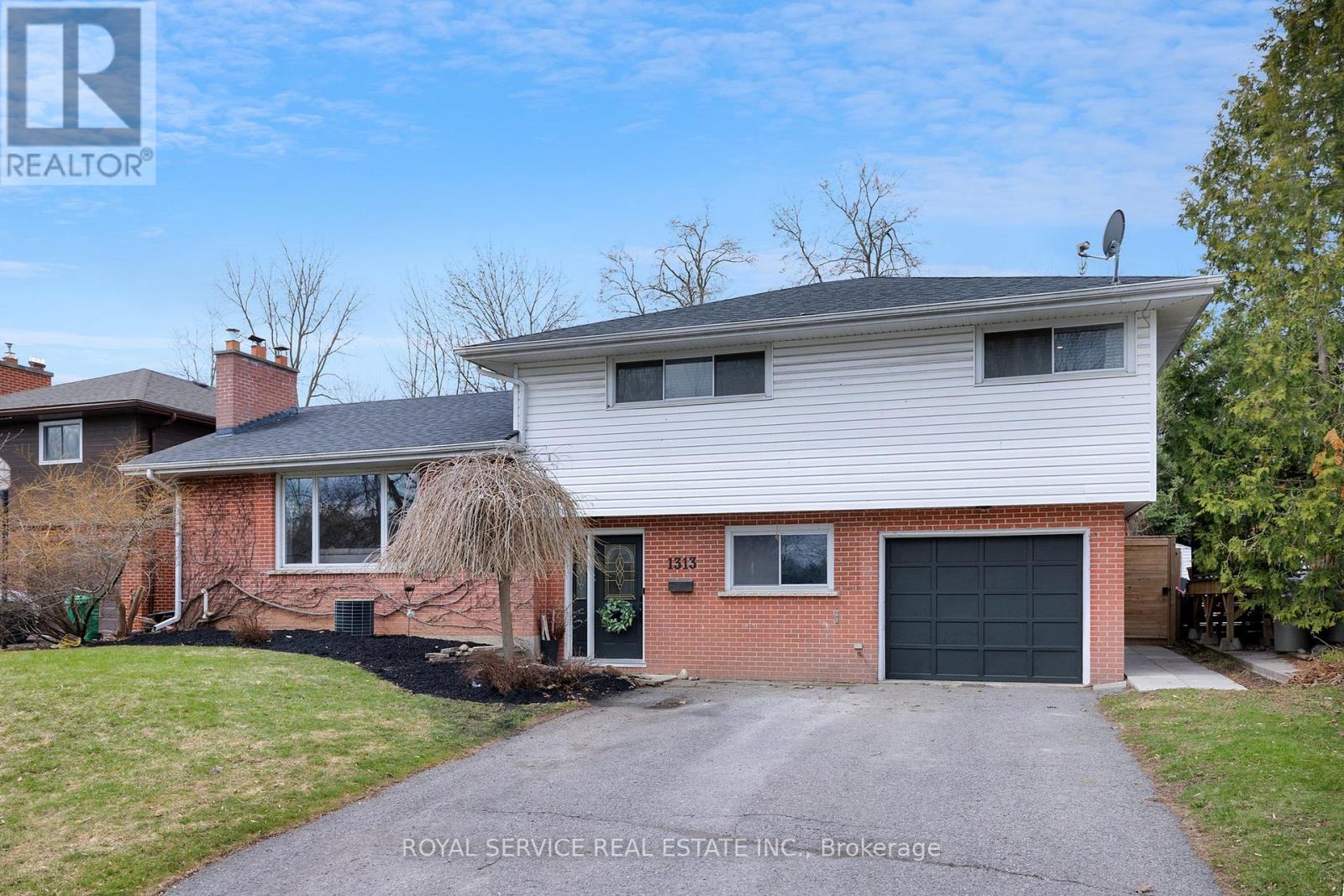 MLS® listing #28207165 for sale located at 1313 HAZELDEAN AVENUE
