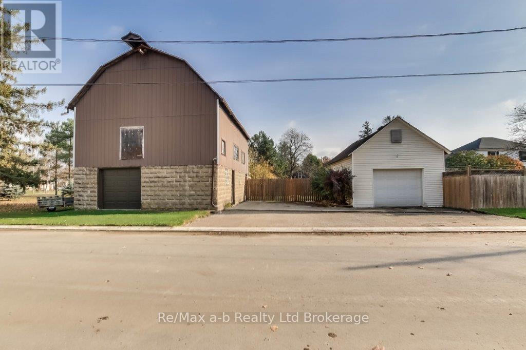 MLS® listing #28239163 for sale located at 27 GISSING STREET W