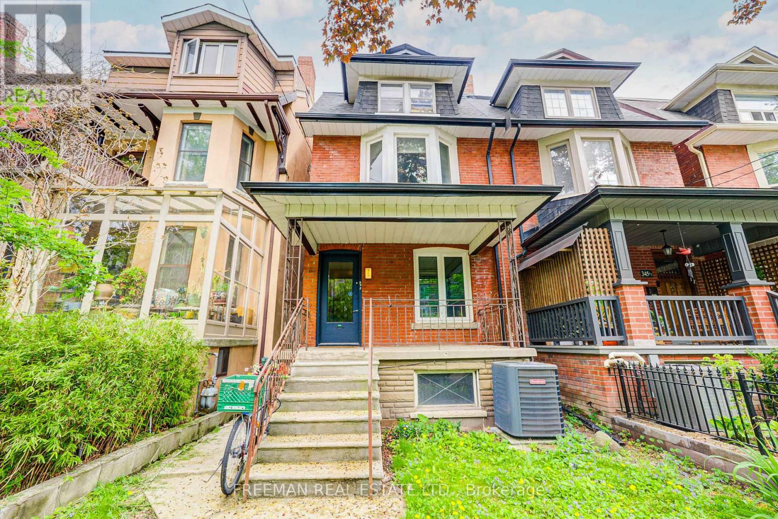 MLS® listing #28319684 for sale located at 2 - 347 MARKHAM STREET