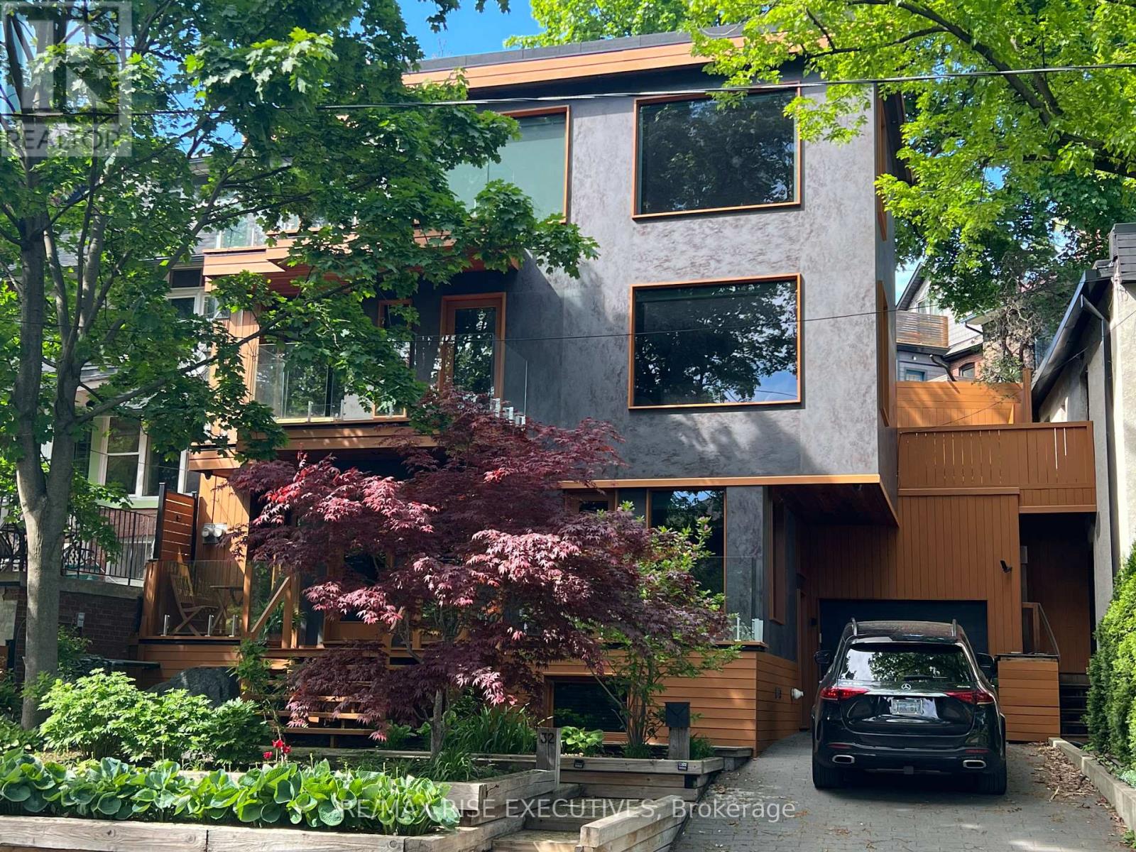 MLS® listing #28348350 for sale located at 32 REGAL ROAD