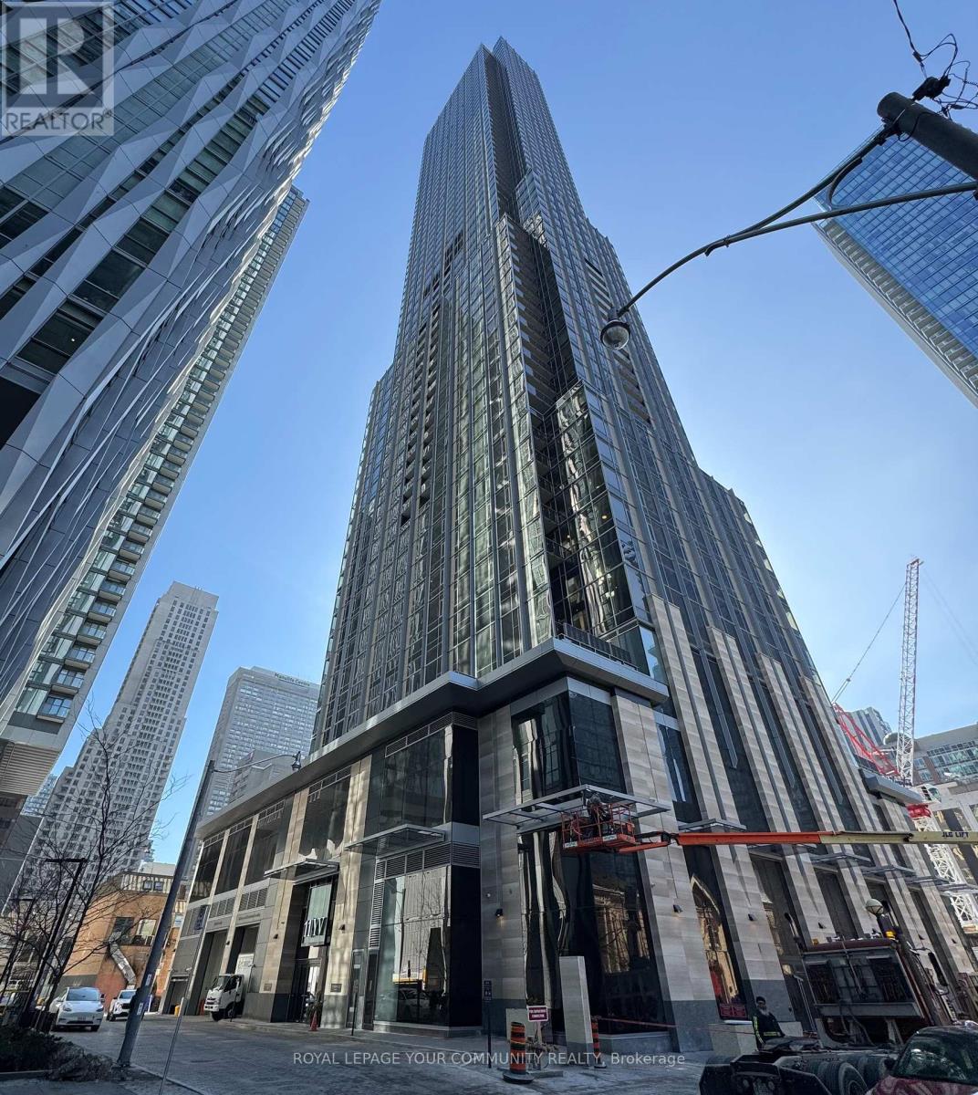 MLS® listing #28372425 for sale located at 2204 - 11 YORKVILLE AVENUE