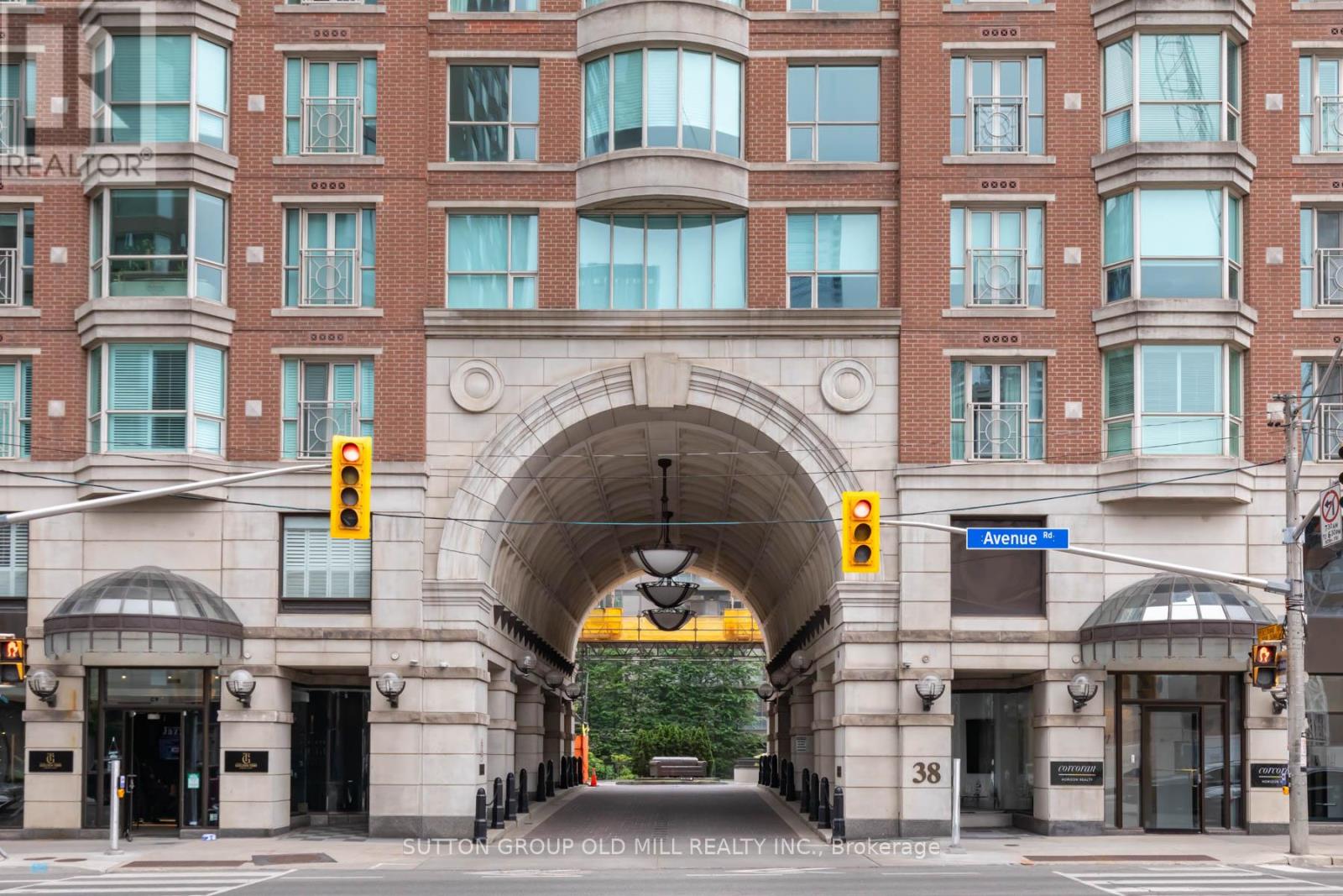 MLS® listing #28447368 for sale located at 700 - 38 AVENUE ROAD