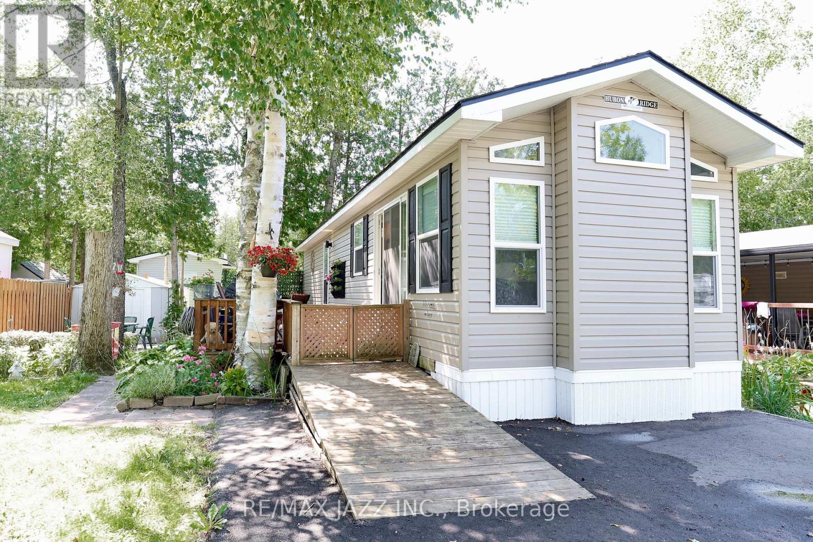 MLS® listing #28505862 for sale located at 819 - 225 PLATTEN BOULEVARD