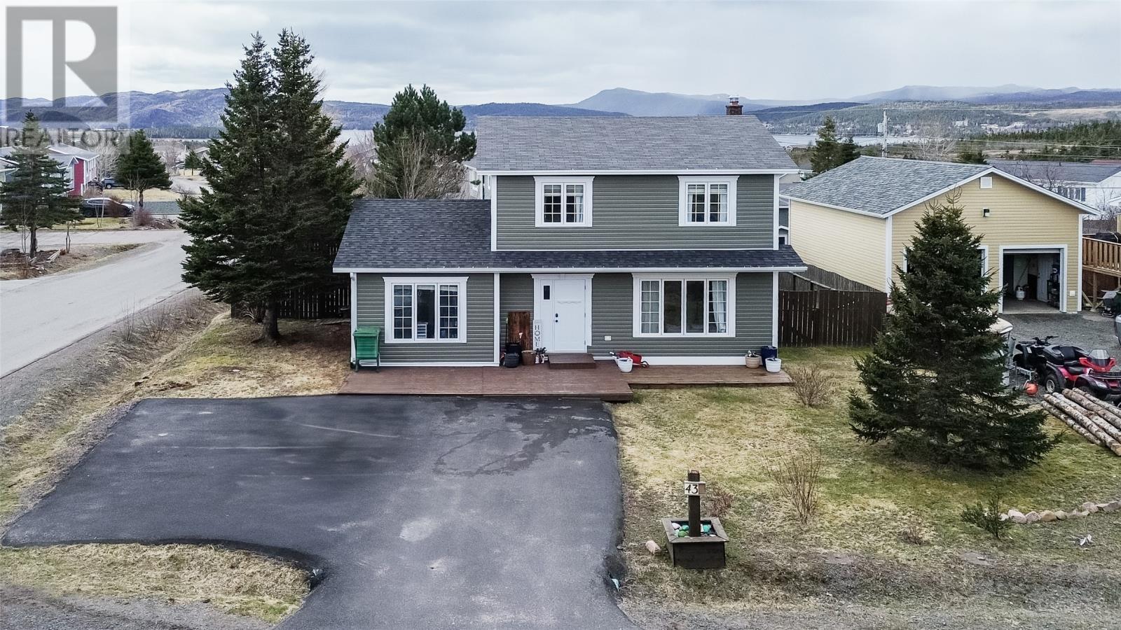 MLS® listing #28549738 for sale located at 43 Greenhill Crescent