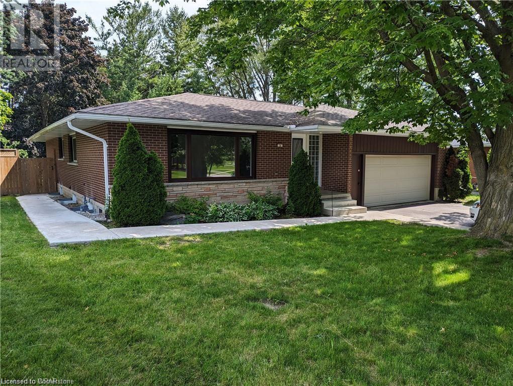MLS® listing #28559492 for sale located at 26 SPRINGBANK Crescent Unit# Main