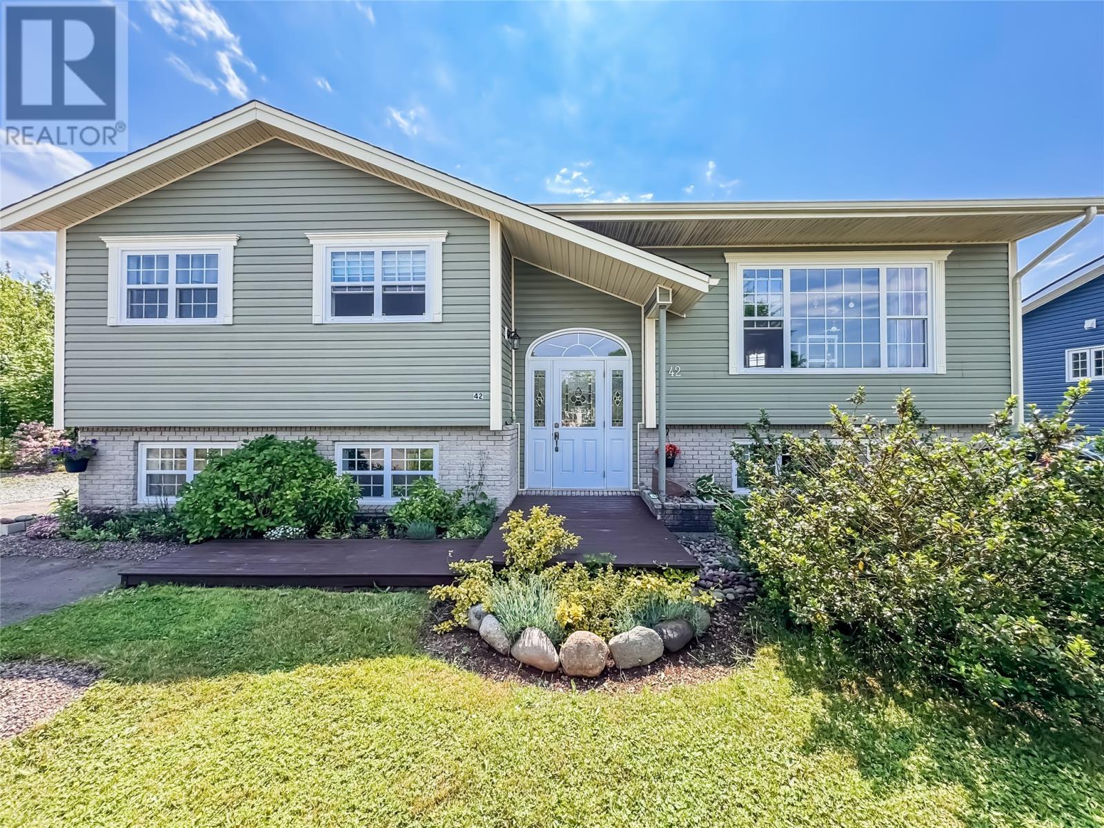 MLS® listing #28568881 for sale located at 42 Greenhill Crescent