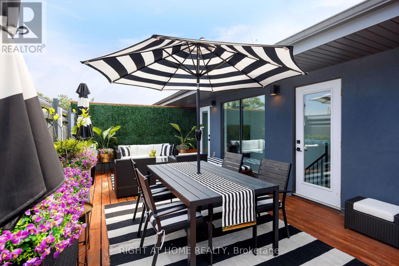 MLS® listing #28573931 for sale located at 4 - 50 BARTLETT AVENUE