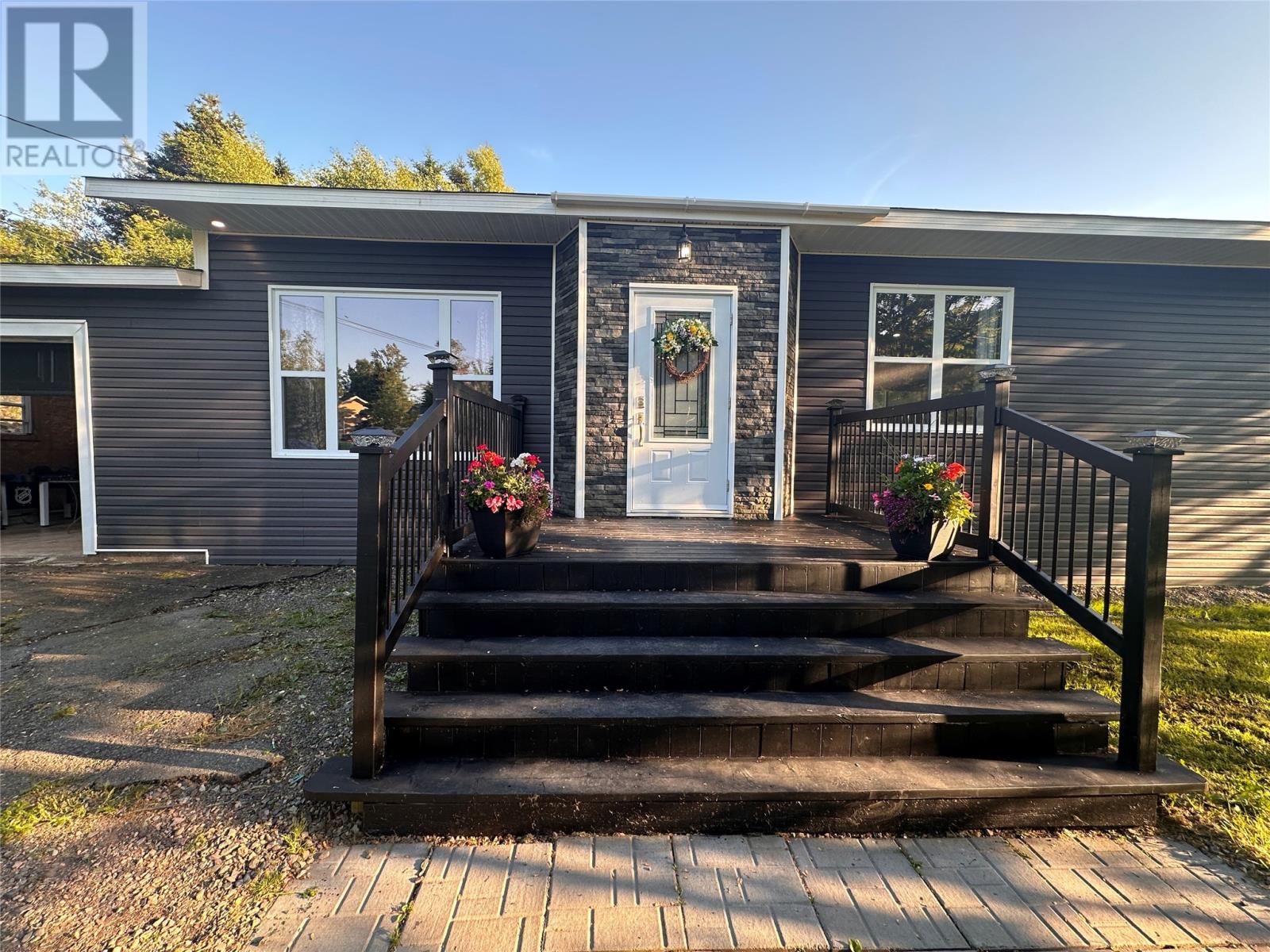 MLS® listing #28585215 for sale located at 15-17 Basin Crescent