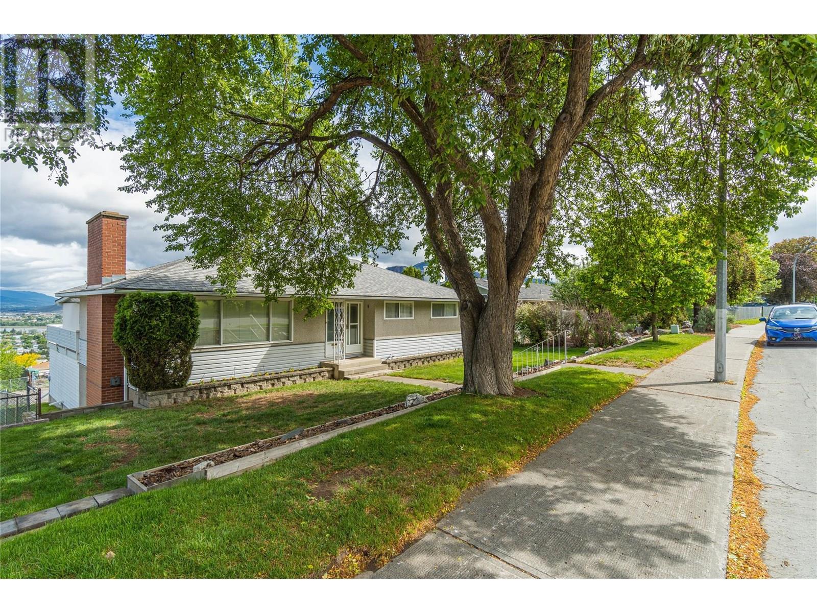 MLS® listing #28593136 for sale located at 514 Battle Street W