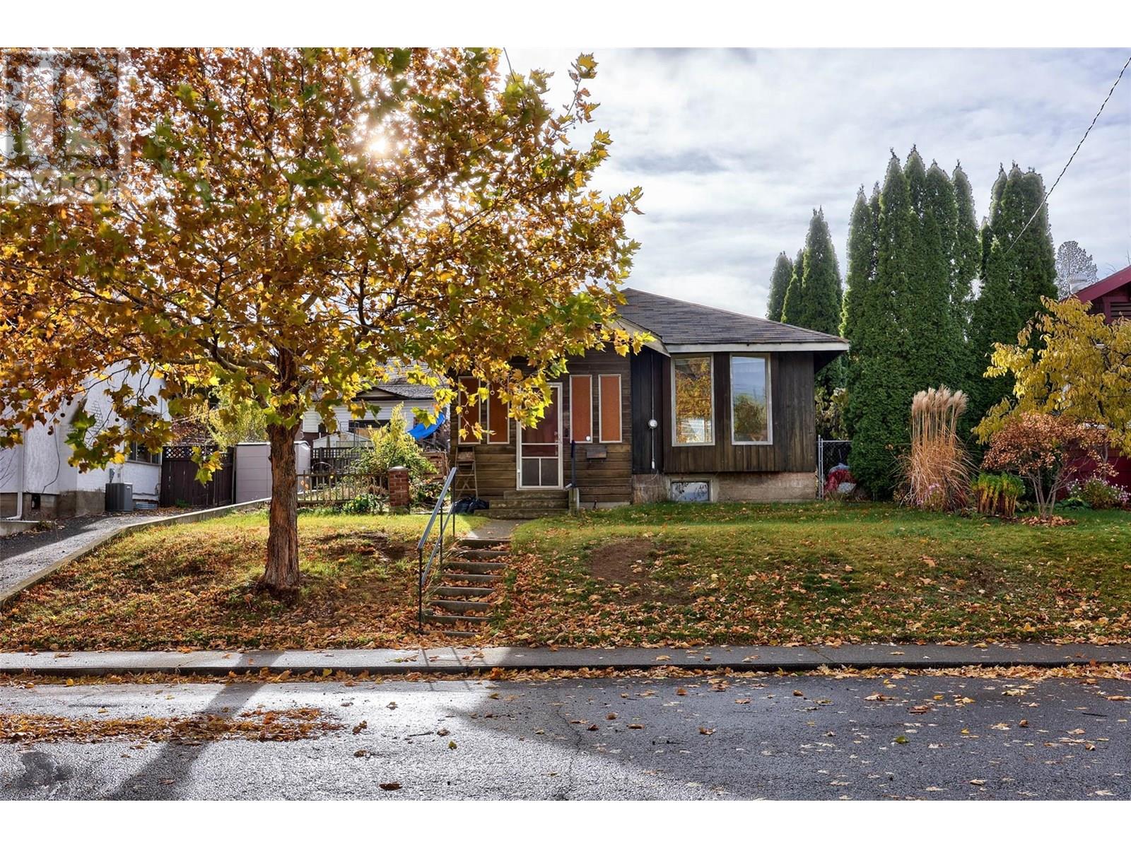 MLS® listing #28604080 for sale located at 935 Pine Street
