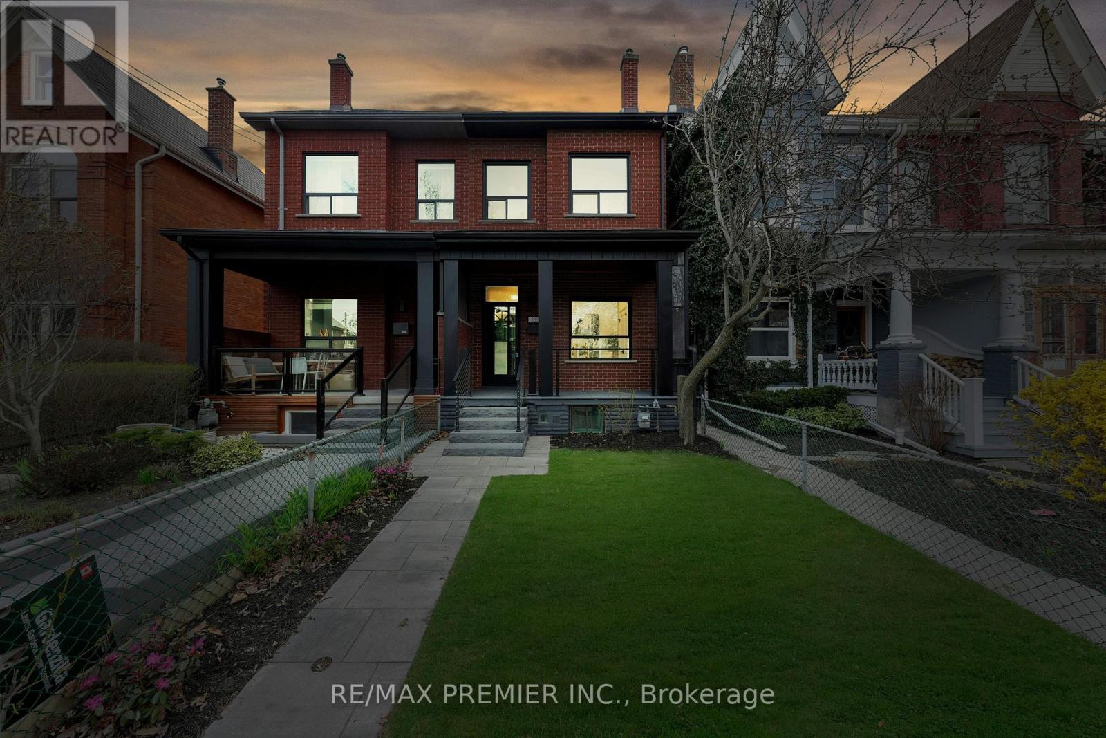 MLS® listing #28608919 for sale located at 388 CRAWFORD STREET
