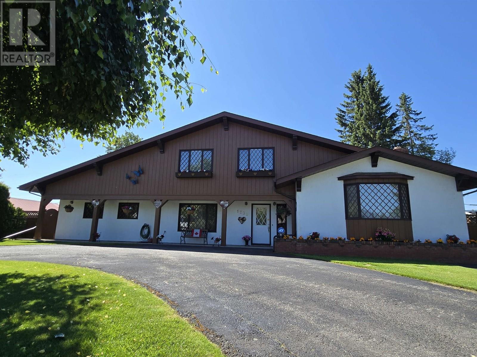 MLS® listing #28615313 for sale located at 1233 4TH AVENUE