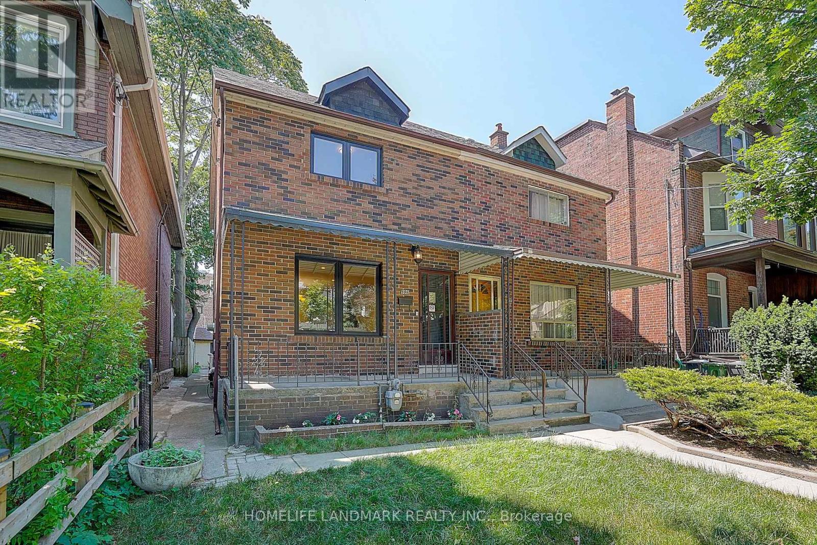 MLS® listing #28616954 for sale located at 596 PALMERSTON AVENUE