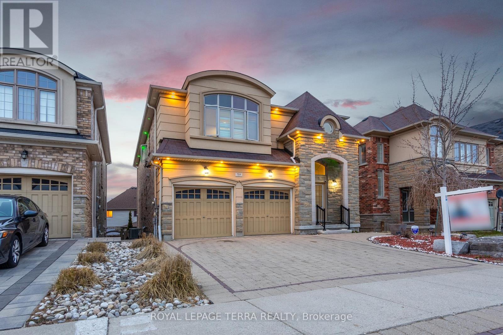 MLS® listing #28628332 for sale located at 584 PINERY TRAIL