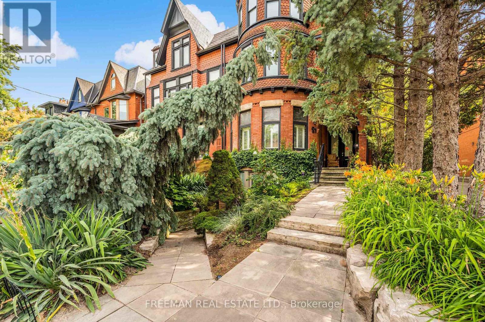 MLS® listing #28655958 for sale located at #LOWER - 21 HOWLAND AVENUE
