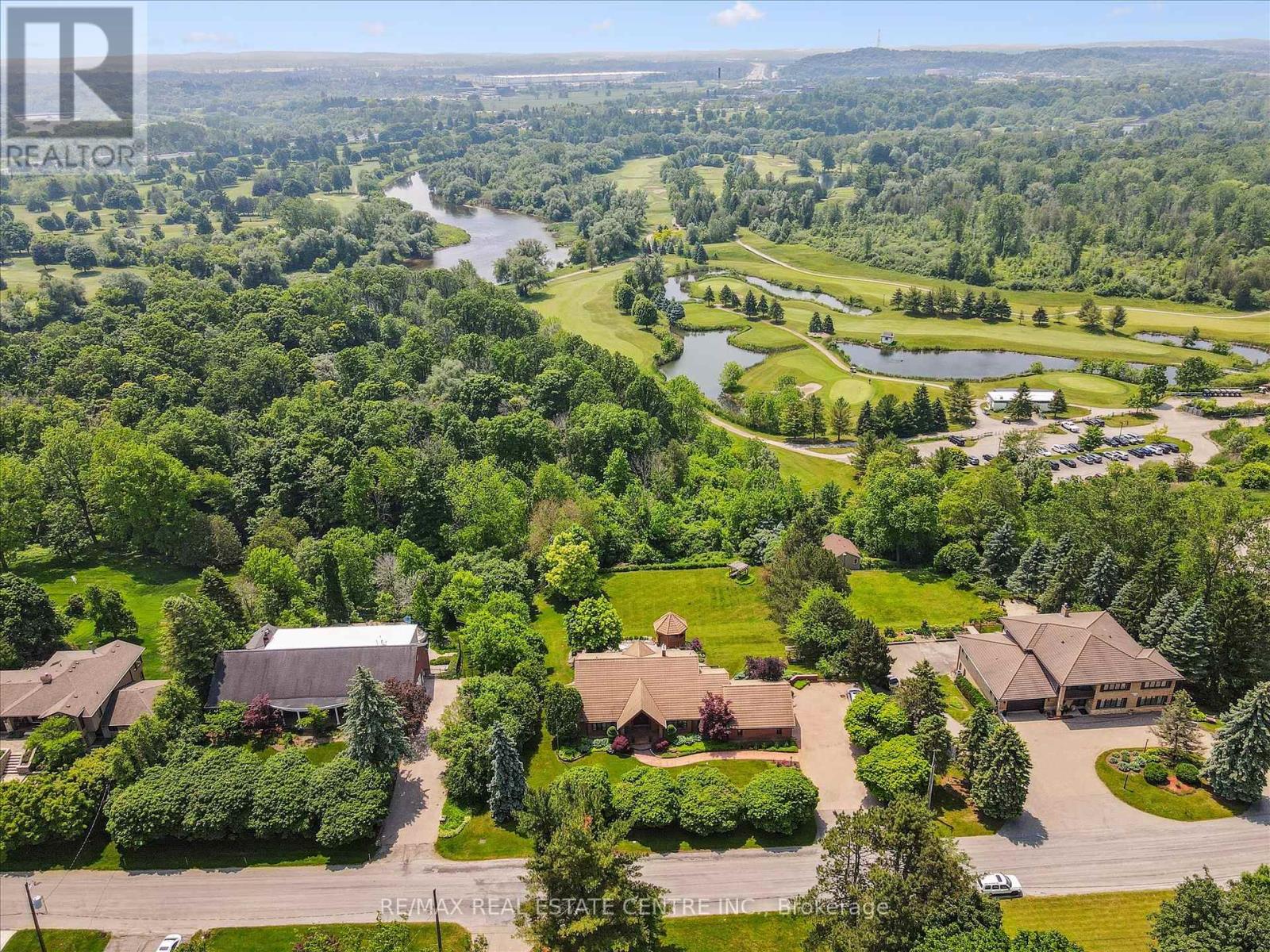 MLS® listing #28663492 for sale located at 211 EDGEHILL DRIVE