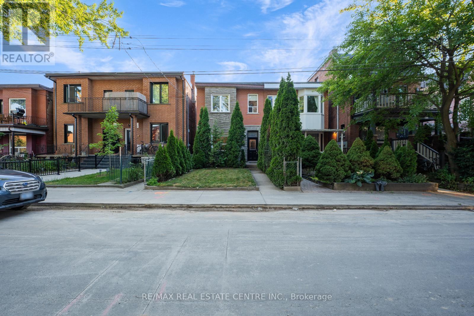 MLS® listing #28669390 for sale located at 270 CLINTON STREET