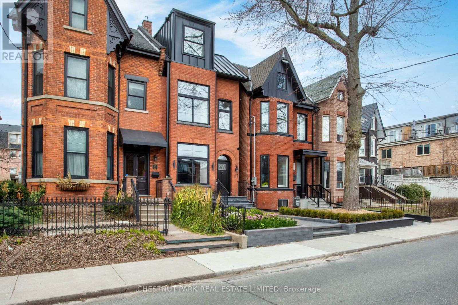 MLS® listing #28672783 for sale located at 112 GIVINS STREET