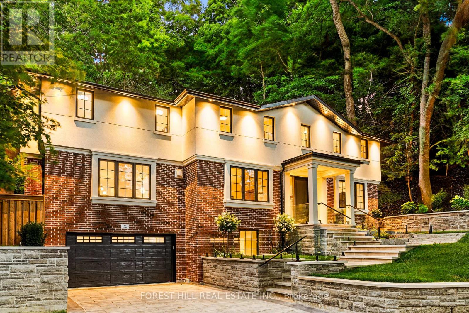 MLS® listing #28674639 for sale located at 52 ROXBOROUGH DRIVE