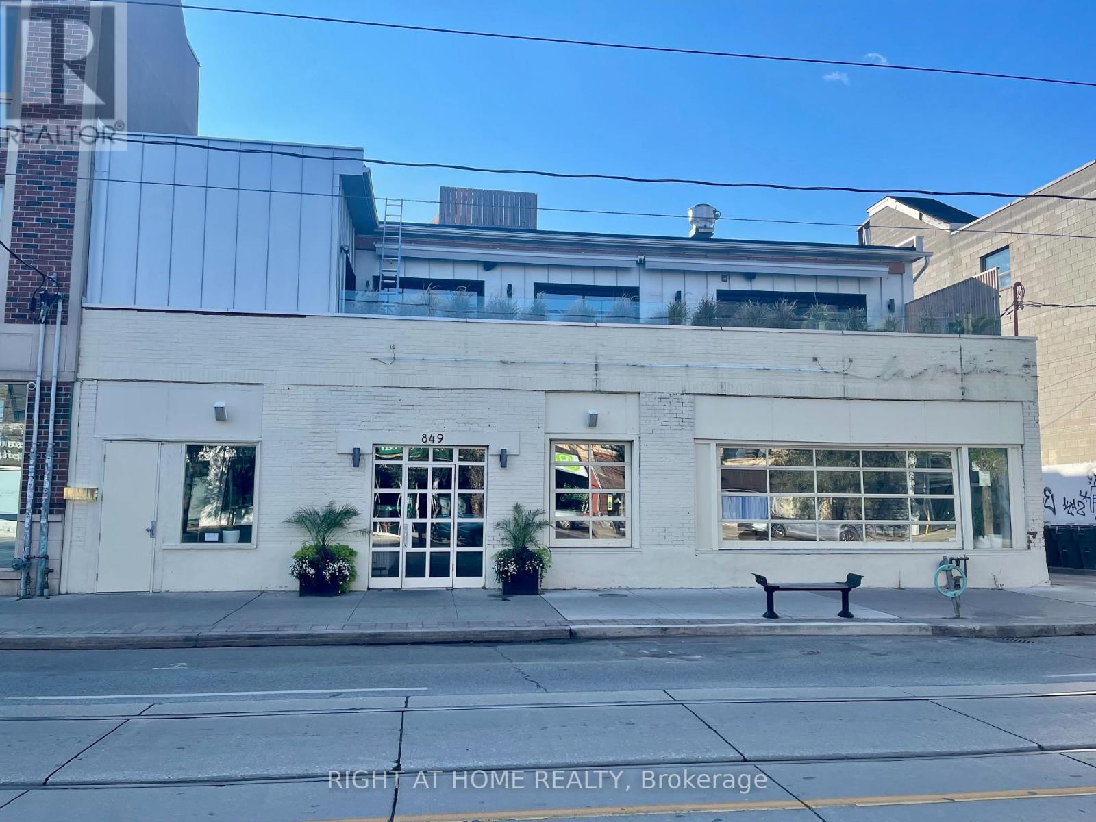MLS® listing #28679134 for sale located at 849 DUNDAS STREET W