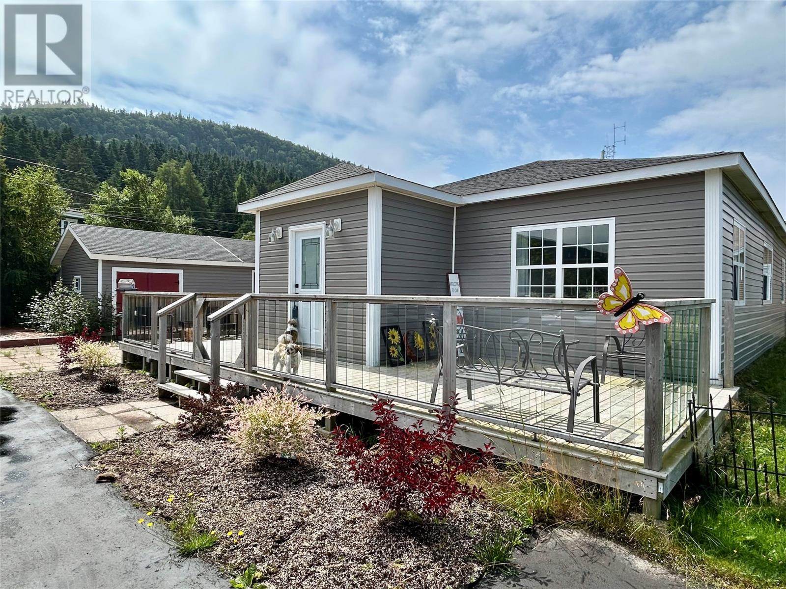 MLS® listing #28679715 for sale located at 1-3 Oceanview Drive