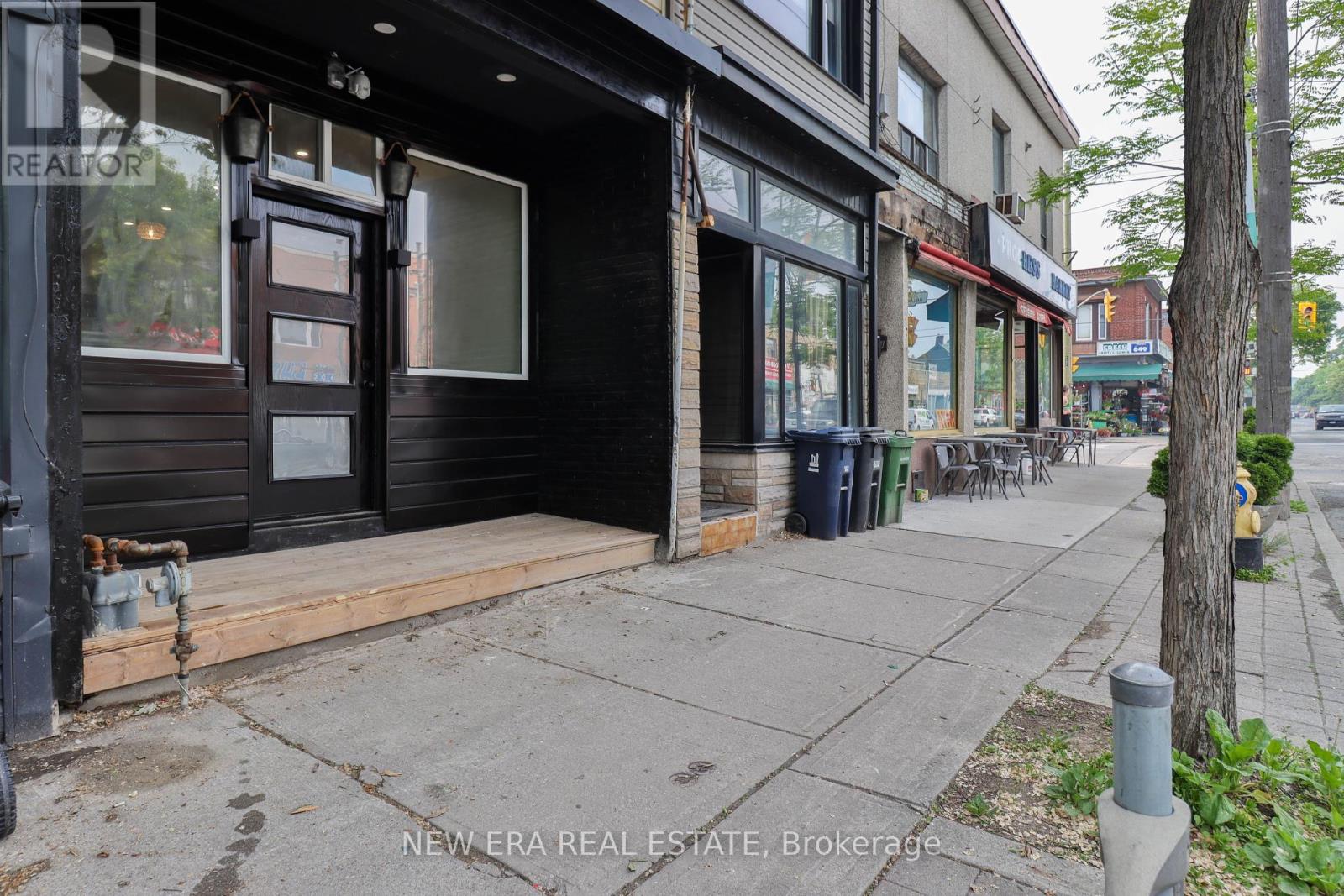 MLS® listing #28681872 for sale located at 990 DOVERCOURT ROAD