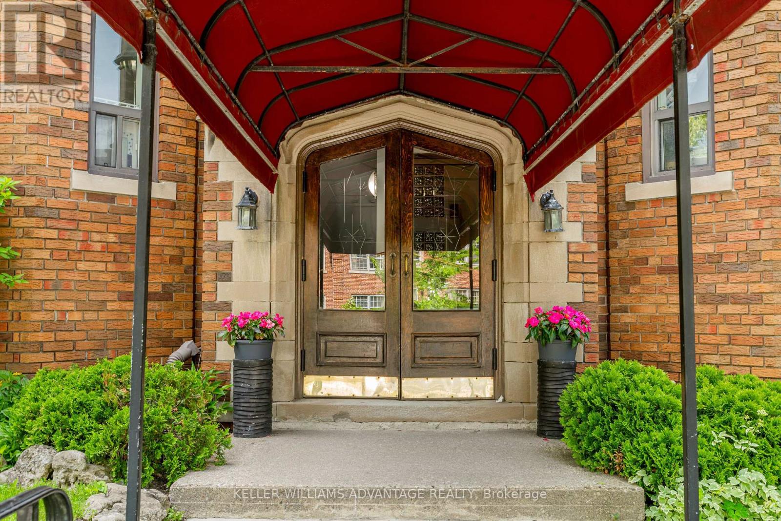 MLS® listing #28688178 for sale located at 18 - 1646 BATHURST STREET
