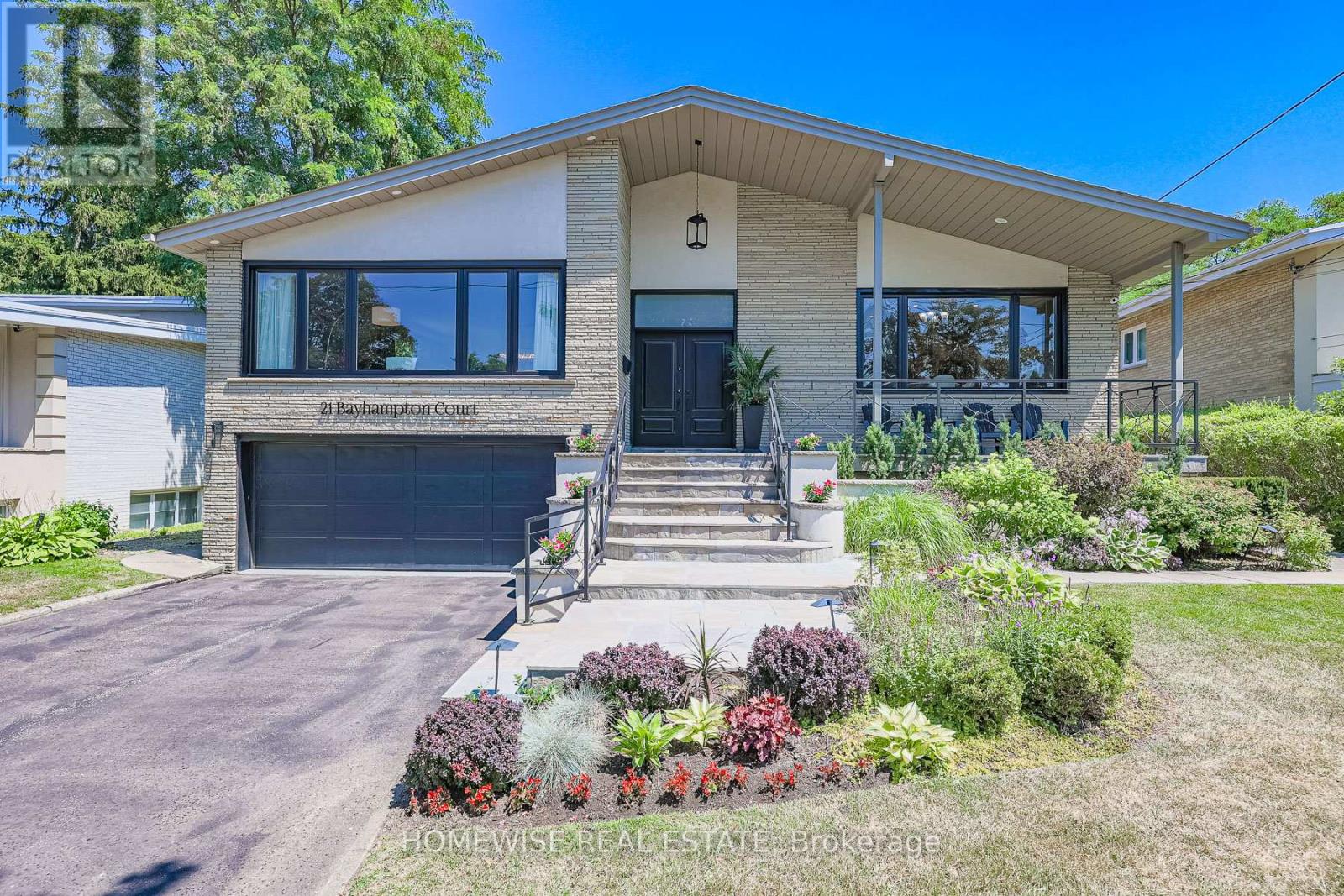 MLS® listing #28688402 for sale located at 21 BAYHAMPTON COURT