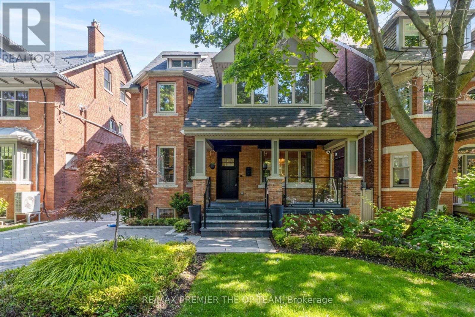 MLS® listing #28689754 for sale located at 37 ST ANDREWS GARDENS