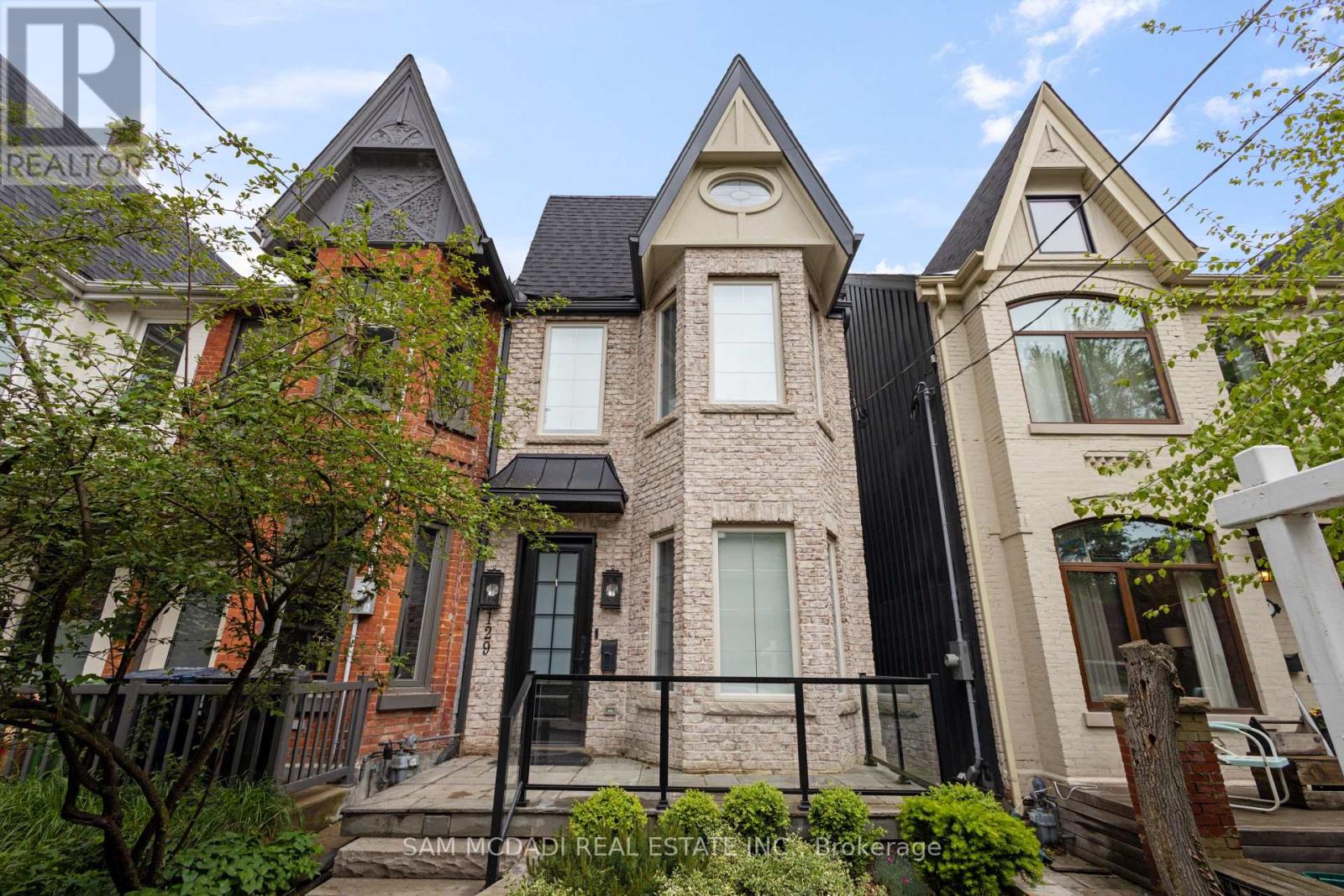 MLS® listing #28690343 for sale located at 129 BEACONSFIELD AVENUE